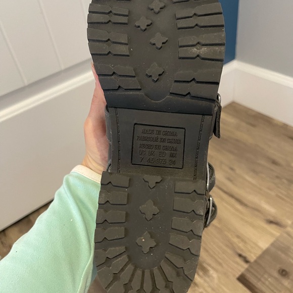 American Eagle women’s grey zippered boots - Picture 5 of 7